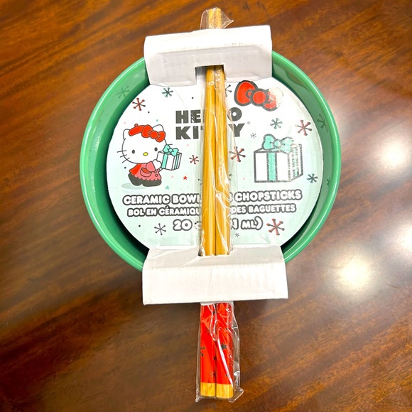 NEW LIMITED EDITION Hello Kitty Holiday Ceramic Ramen Bowel with chopsticks 20oz - Picture 4 of 4
